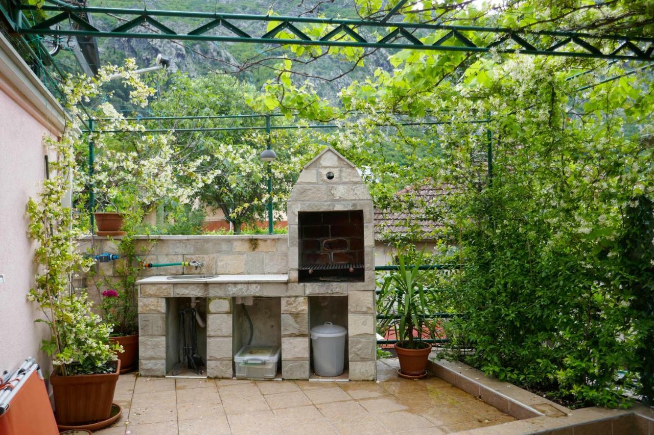 Ecohouse Risan Studio Exterior foto